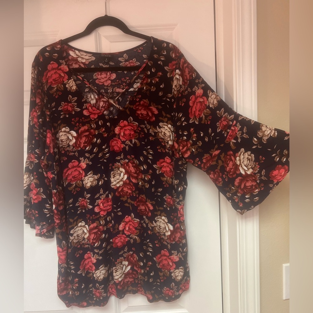 Torrid Floral, Bell Sleeve Dress Top. Size 2x